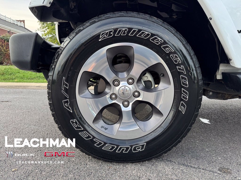 Used 2017 Jeep Wrangler Unlimited Sahara w/ Connectivity Group AWD/4WD image 8