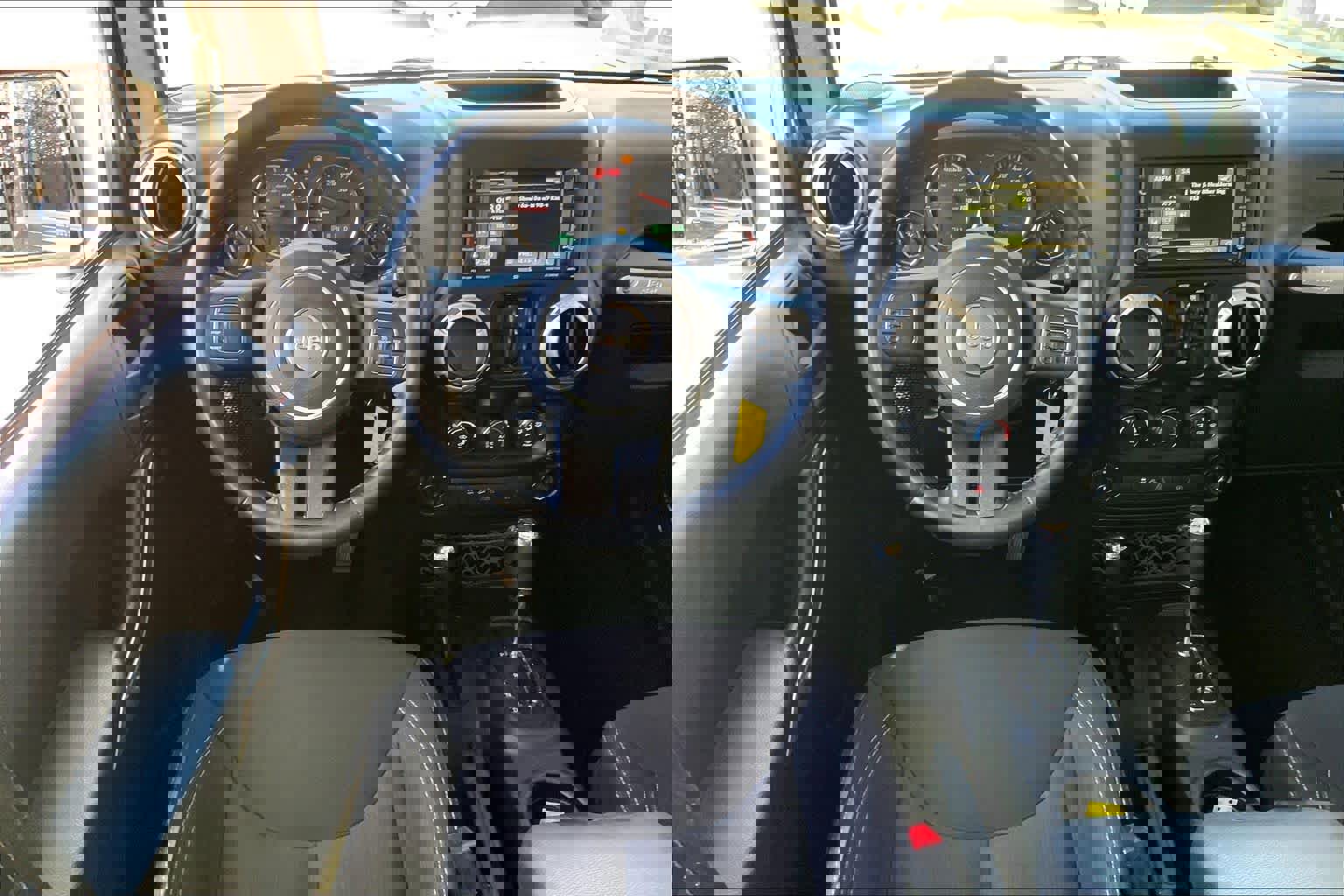 Used 2015 Jeep Wrangler Unlimited Sahara image 6