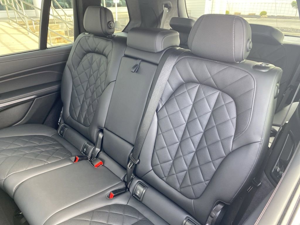 Certified 2024 BMW X7 xDrive40i w/ M Sport Package image 8