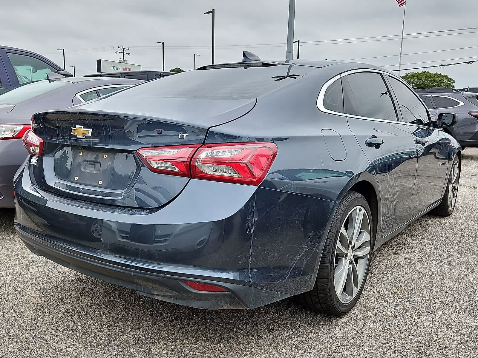 Used 2021 Chevrolet Malibu LT FWD image 3