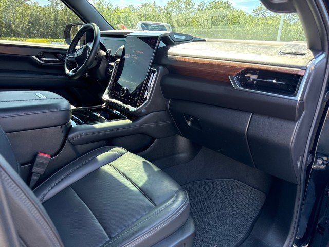 Used 2025 GMC Yukon XL Denali RWD image 10
