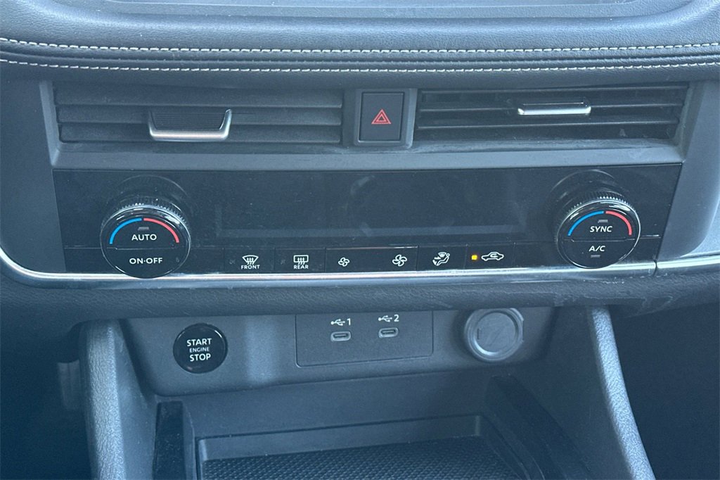 Used 2024 Nissan Rogue SV image 24