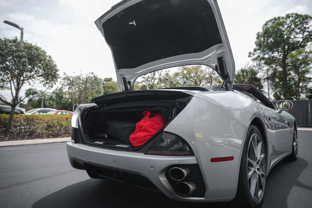 Used 2010 Ferrari California image 21