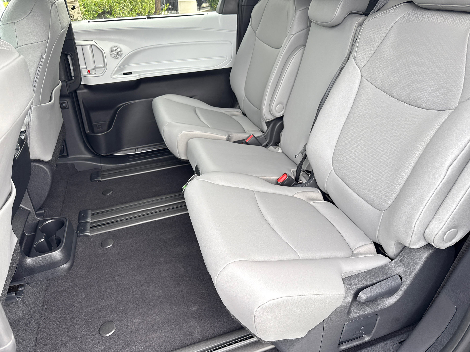 Used 2026 Toyota Sienna XLE FWD image 19