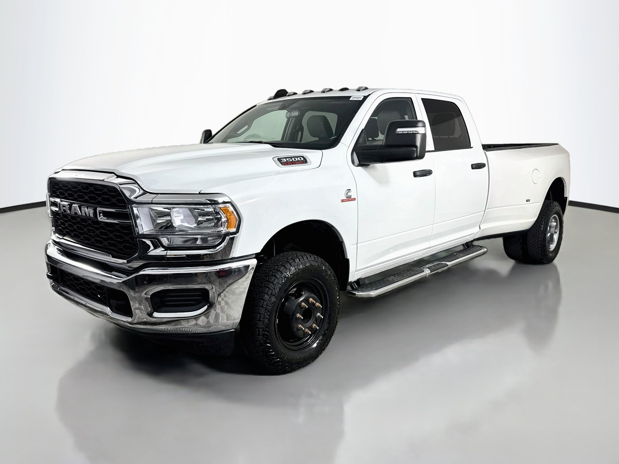 Used 2024 RAM 3500 Tradesman w/ Chrome Appearance Group AWD/4WD image 4