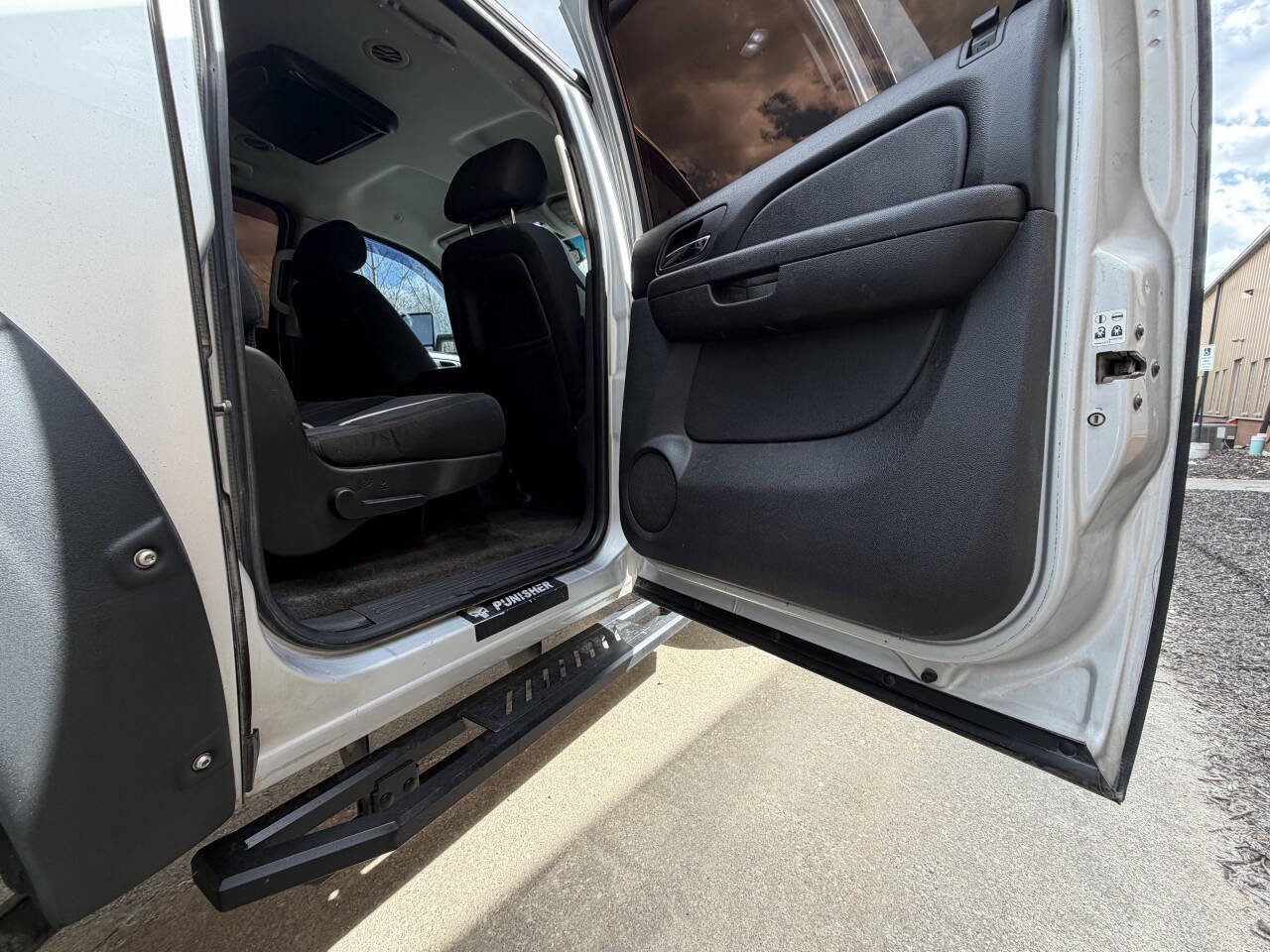 Used 2011 GMC Yukon XL SLE image 13