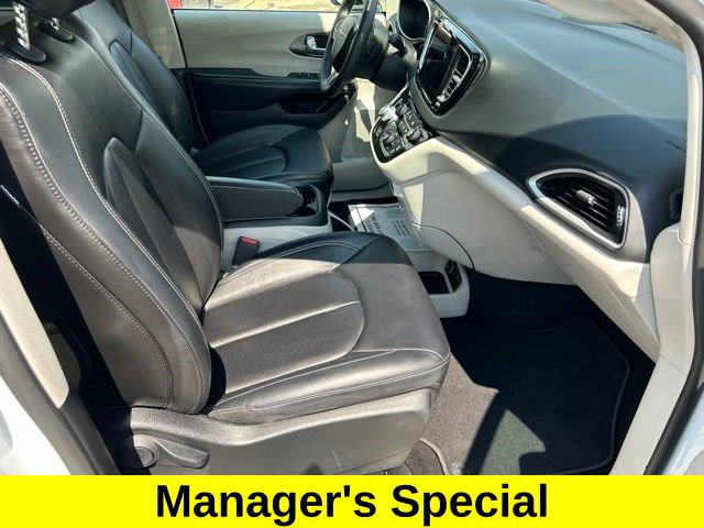 Used 2024 Chrysler Pacifica Touring-L FWD image 51