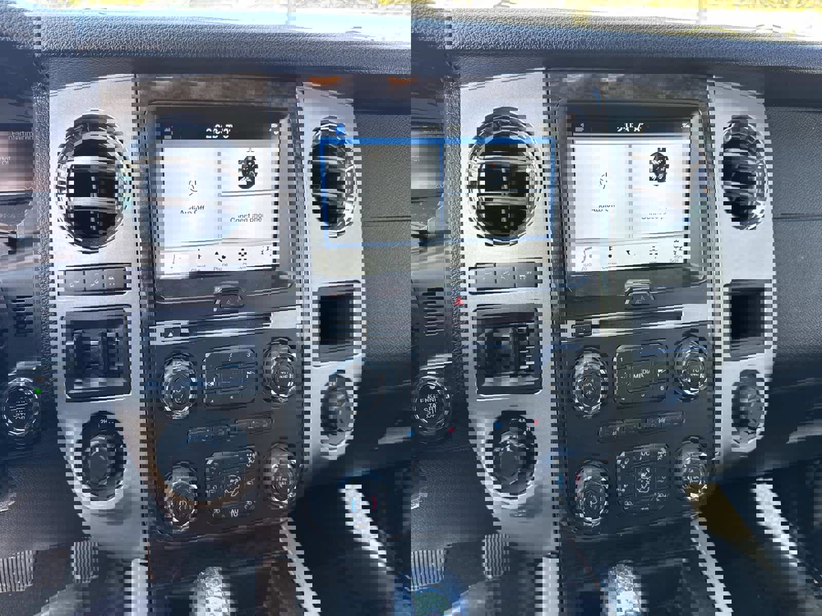 Used 2016 Ford Expedition Limited image 25