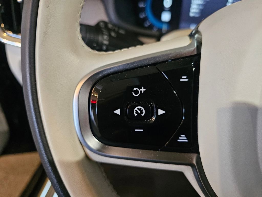 Certified 2025 Volvo V90 B6 Cross Country Plus AWD/4WD image 22