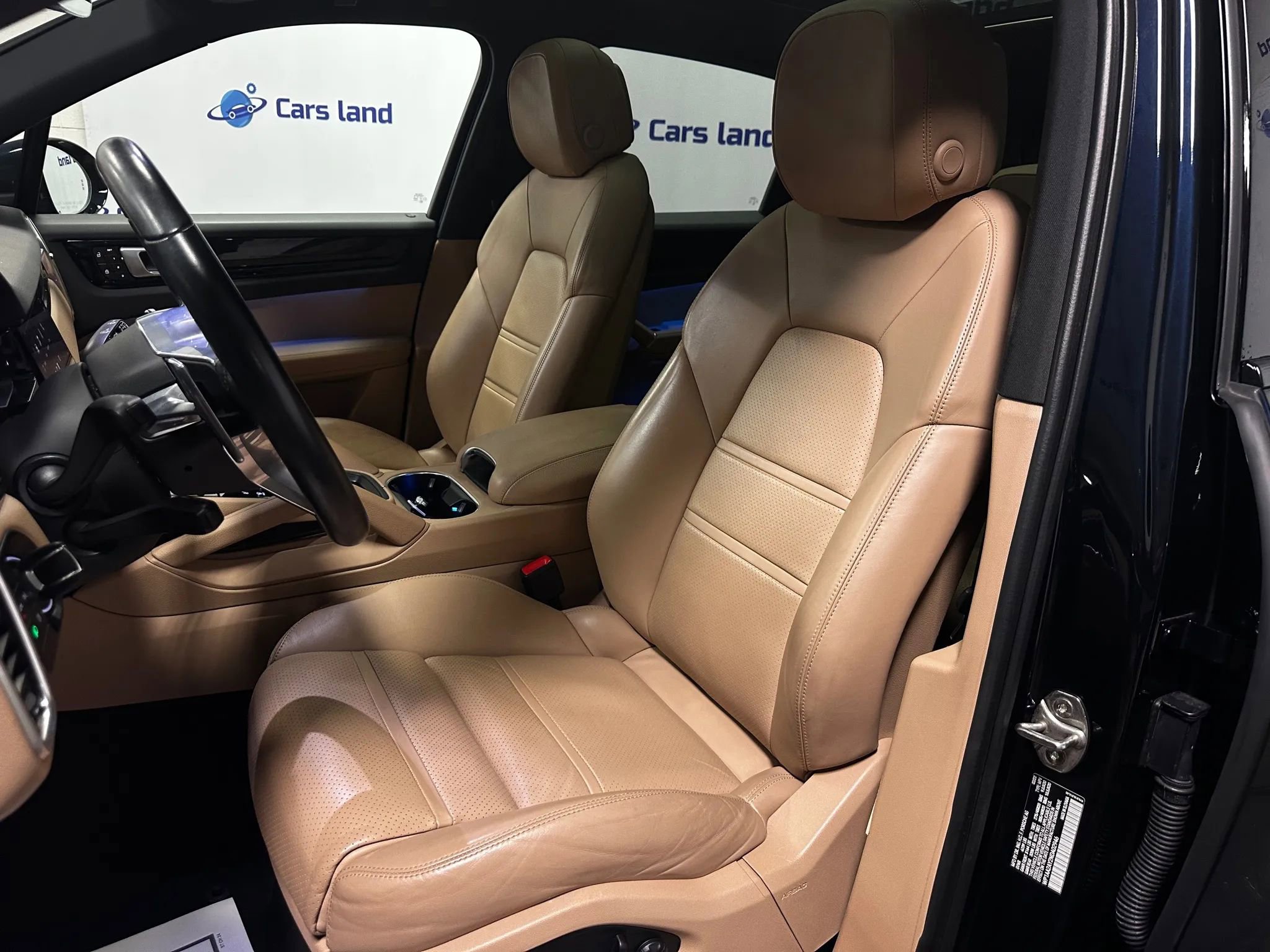 Used 2022 Porsche Cayenne Sport Utility 4D image 12