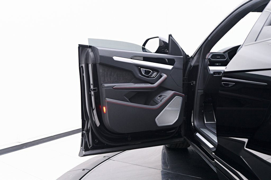 Used 2022 Lamborghini Urus image 35
