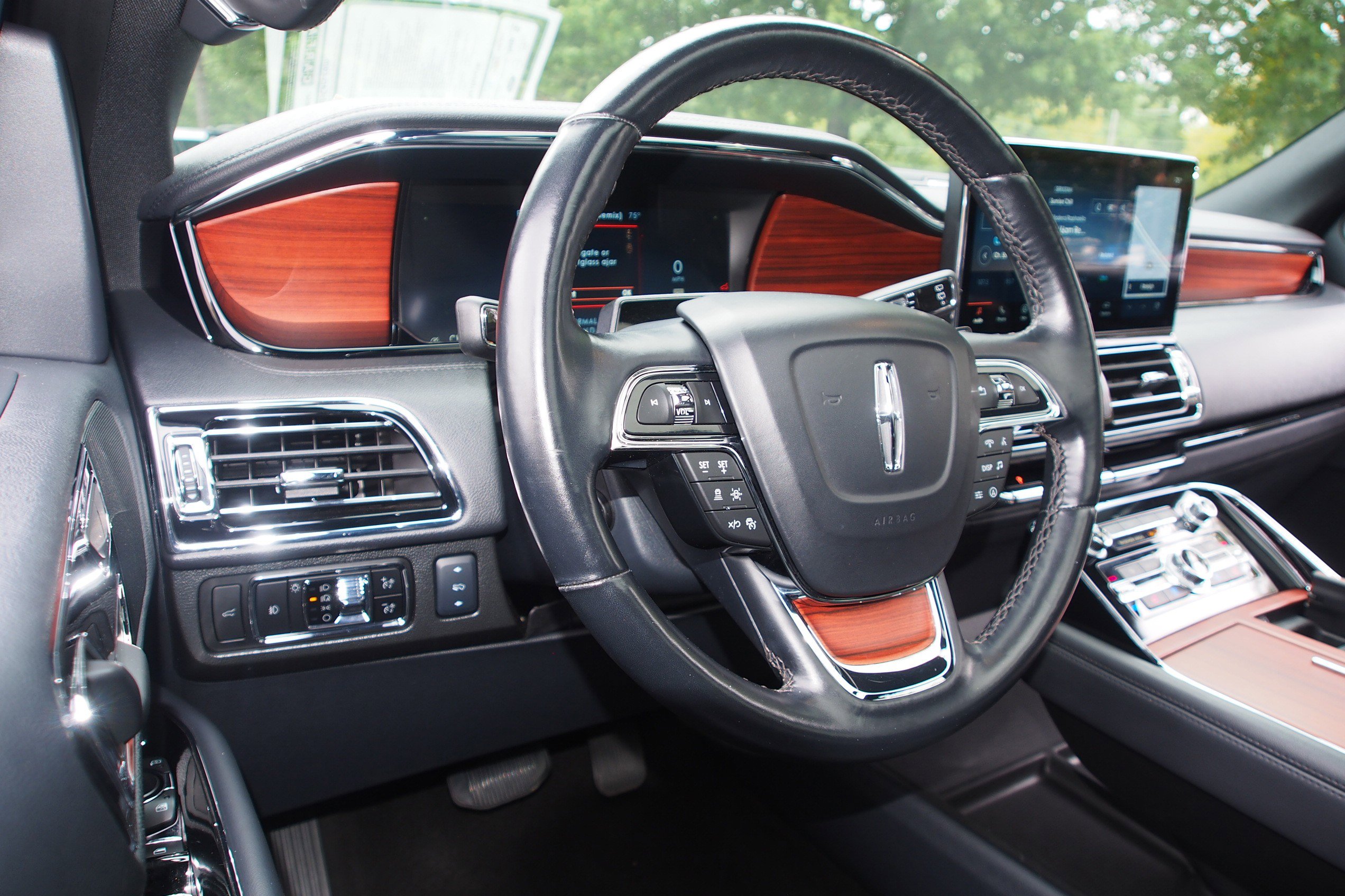 Used 2024 Lincoln Navigator Premiere image 20