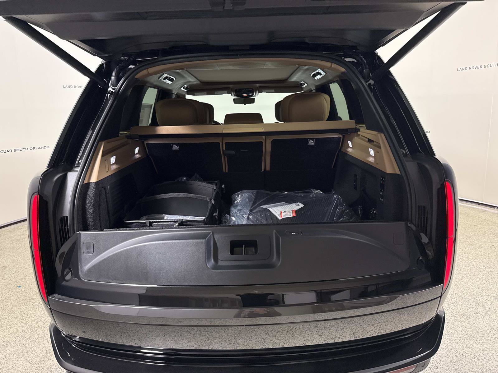 New 2026 Land Rover Range Rover Autobiography AWD/4WD image 11