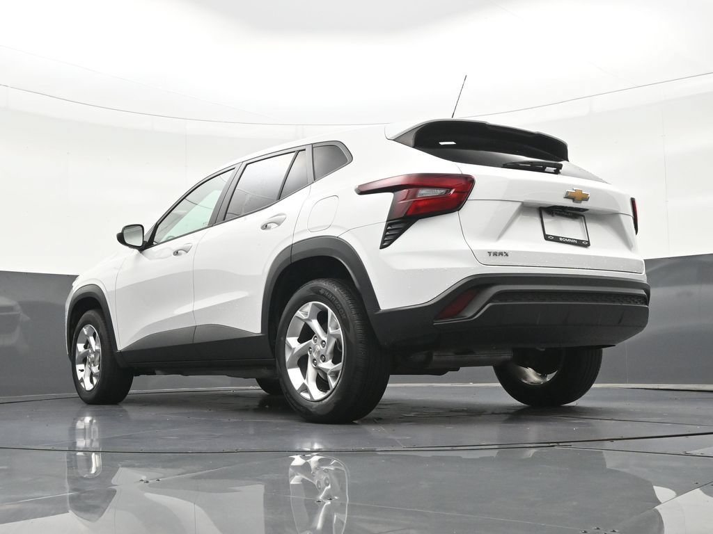 Used 2024 Chevrolet Trax LS w/ LS Convenience Package FWD image 25