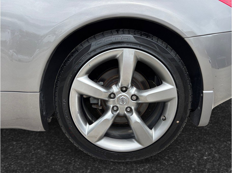 Used 2009 Nissan 350Z Touring RWD image 12