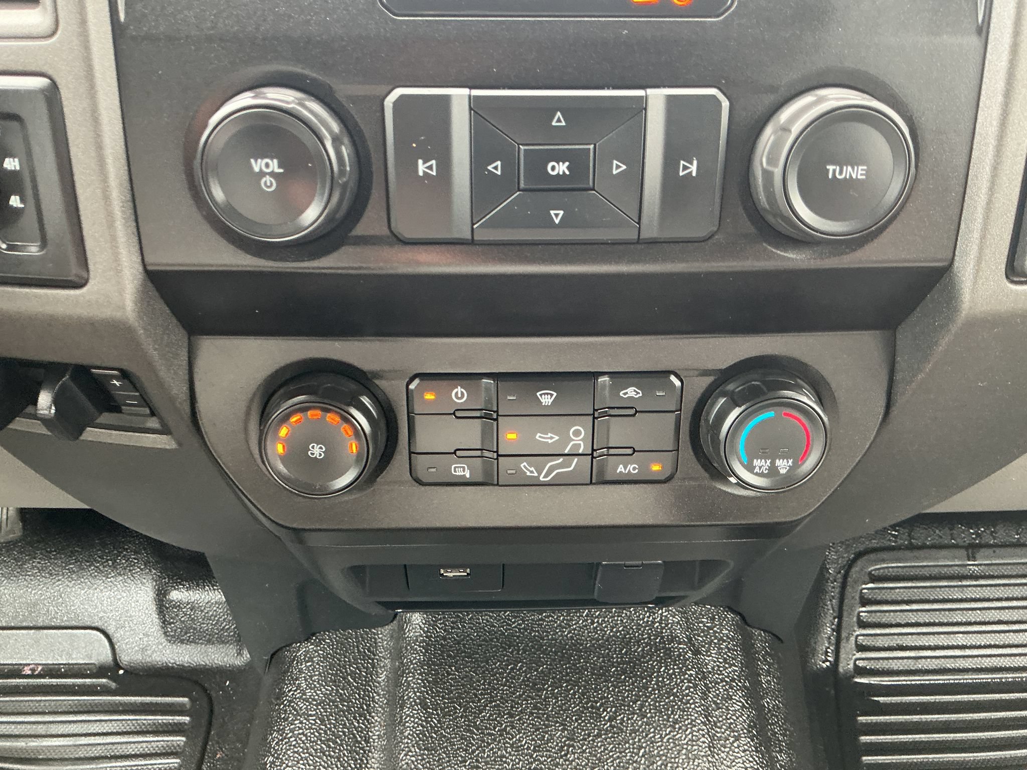Used 2020 Ford F250 XL w/ Power Equipment Group AWD/4WD image 22