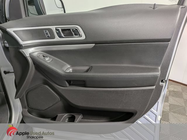 Used 2015 Ford Explorer XLT w/ Equipment Group 202A AWD/4WD image 47