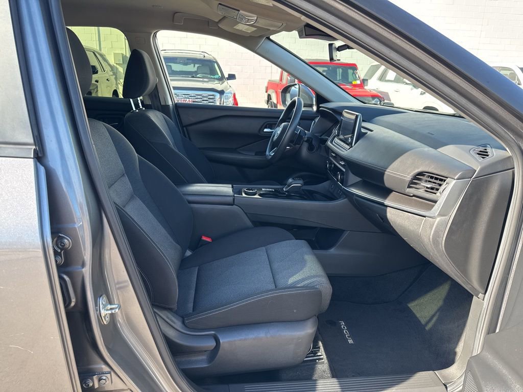 Used 2024 Nissan Rogue SV image 18