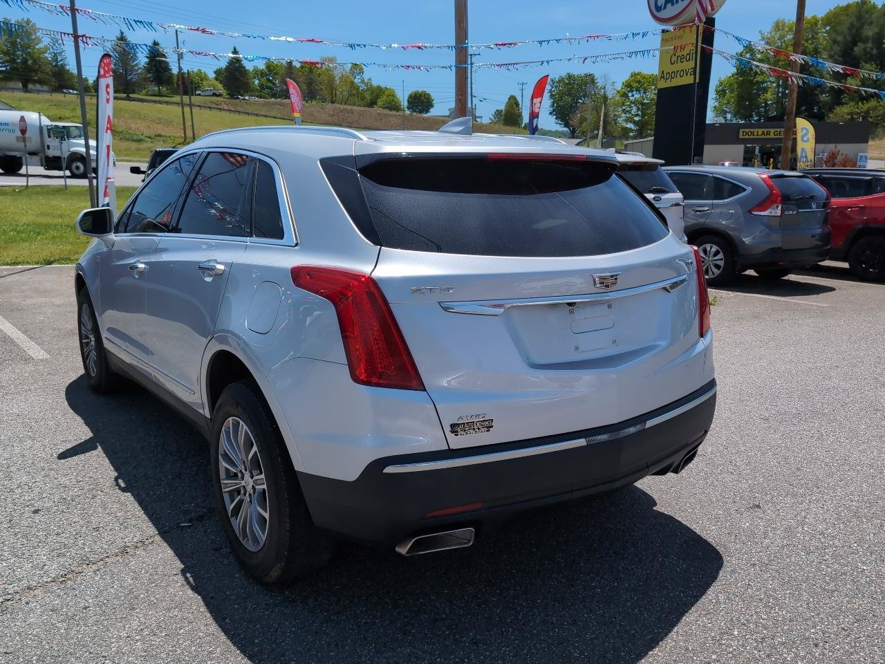 Used 2017 Cadillac XT5 Luxury AWD/4WD image 3