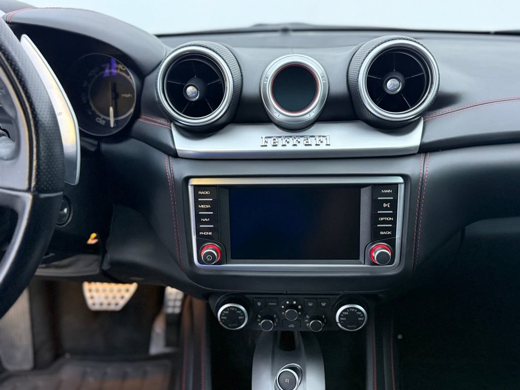 Used 2017 Ferrari California T image 41