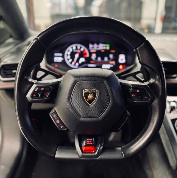 Used 2015 Lamborghini Huracan LP 610-4 image 17