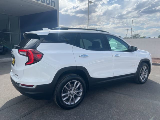 Used 2024 GMC Terrain AT4 image 3