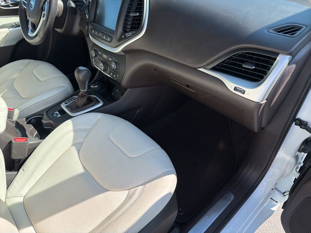 Used 2018 Jeep Cherokee Overland w/ Technology Group image 29