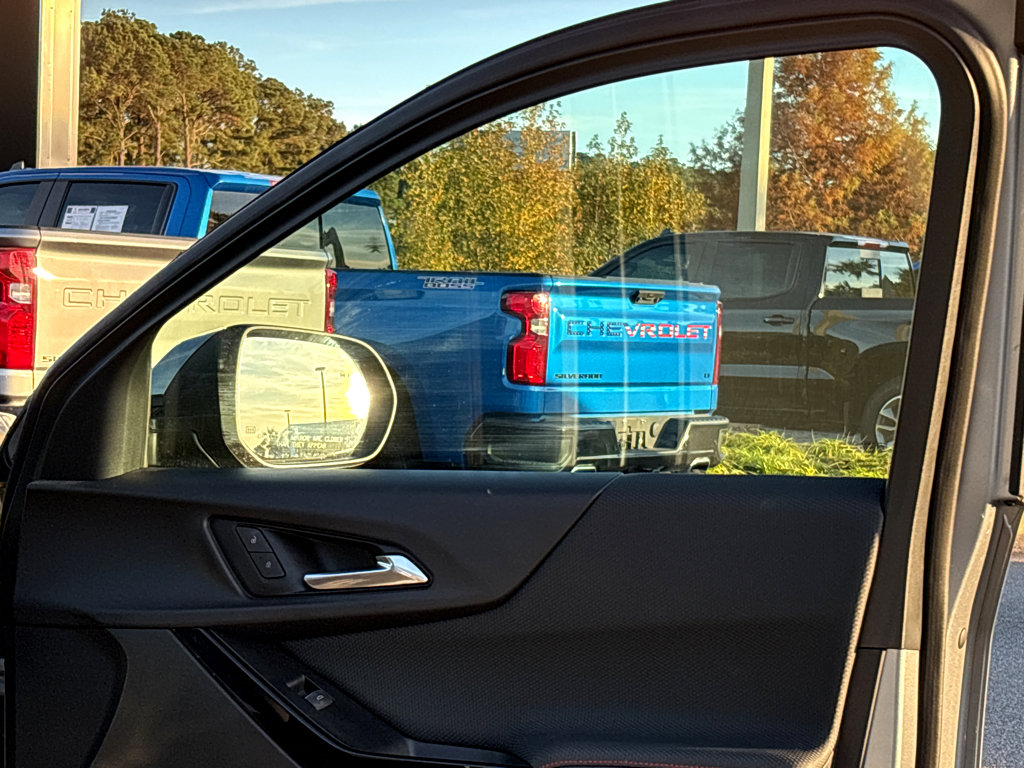 Used 2025 Chevrolet Equinox RS image 18