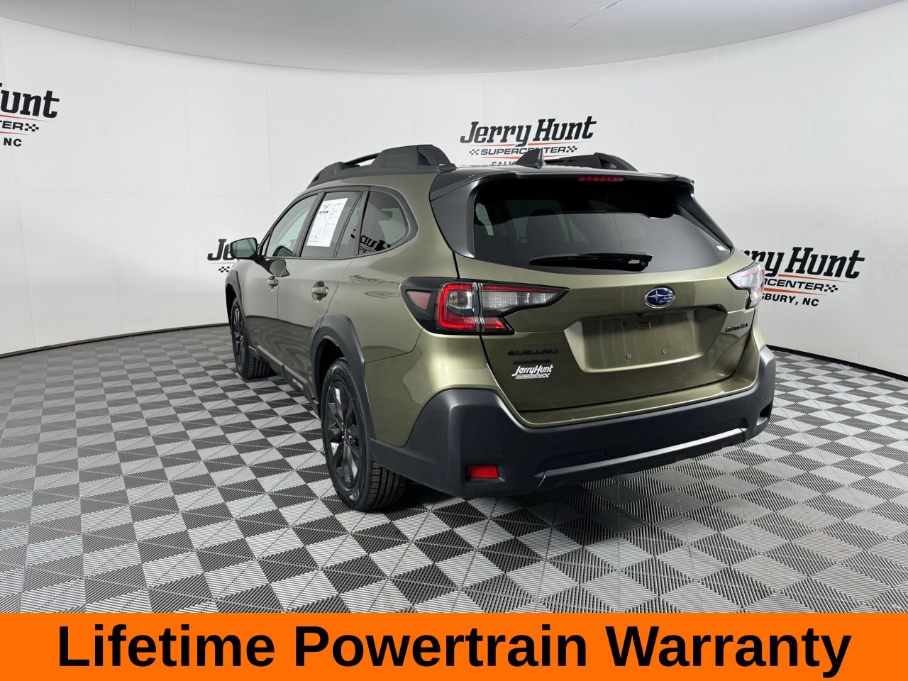 Used 2025 Subaru Outback Onyx Edition AWD/4WD image 9