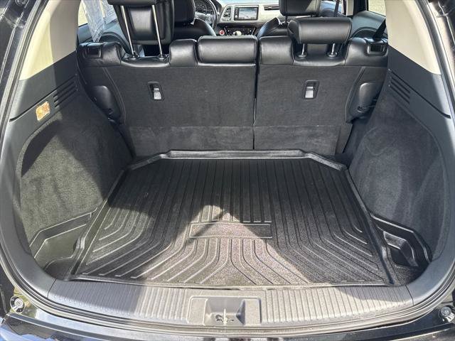 Used 2020 Honda HR-V Touring image 29