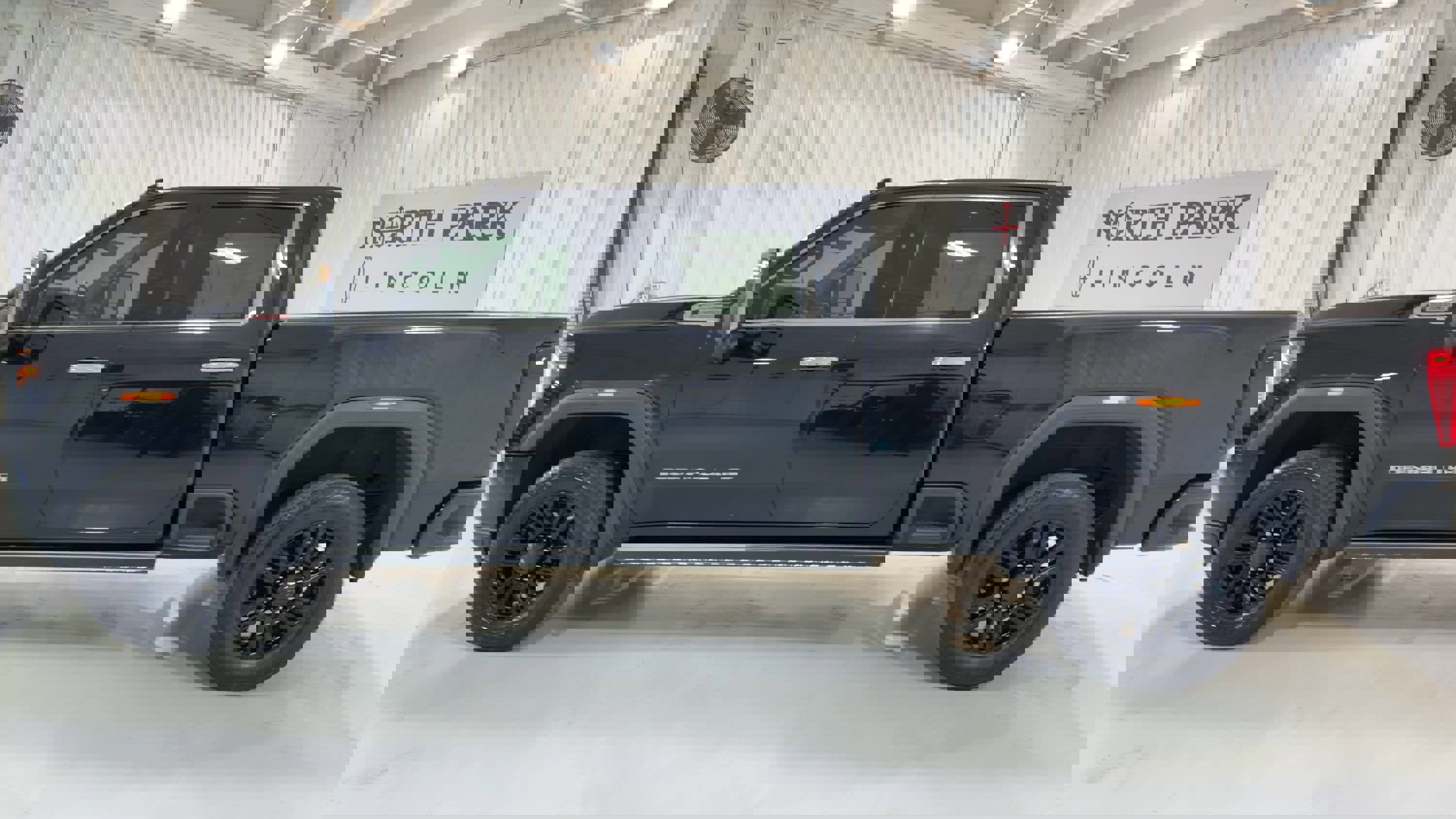 Used 2022 GMC Sierra 2500 Denali w/ Denali Black Diamond Edition image 6