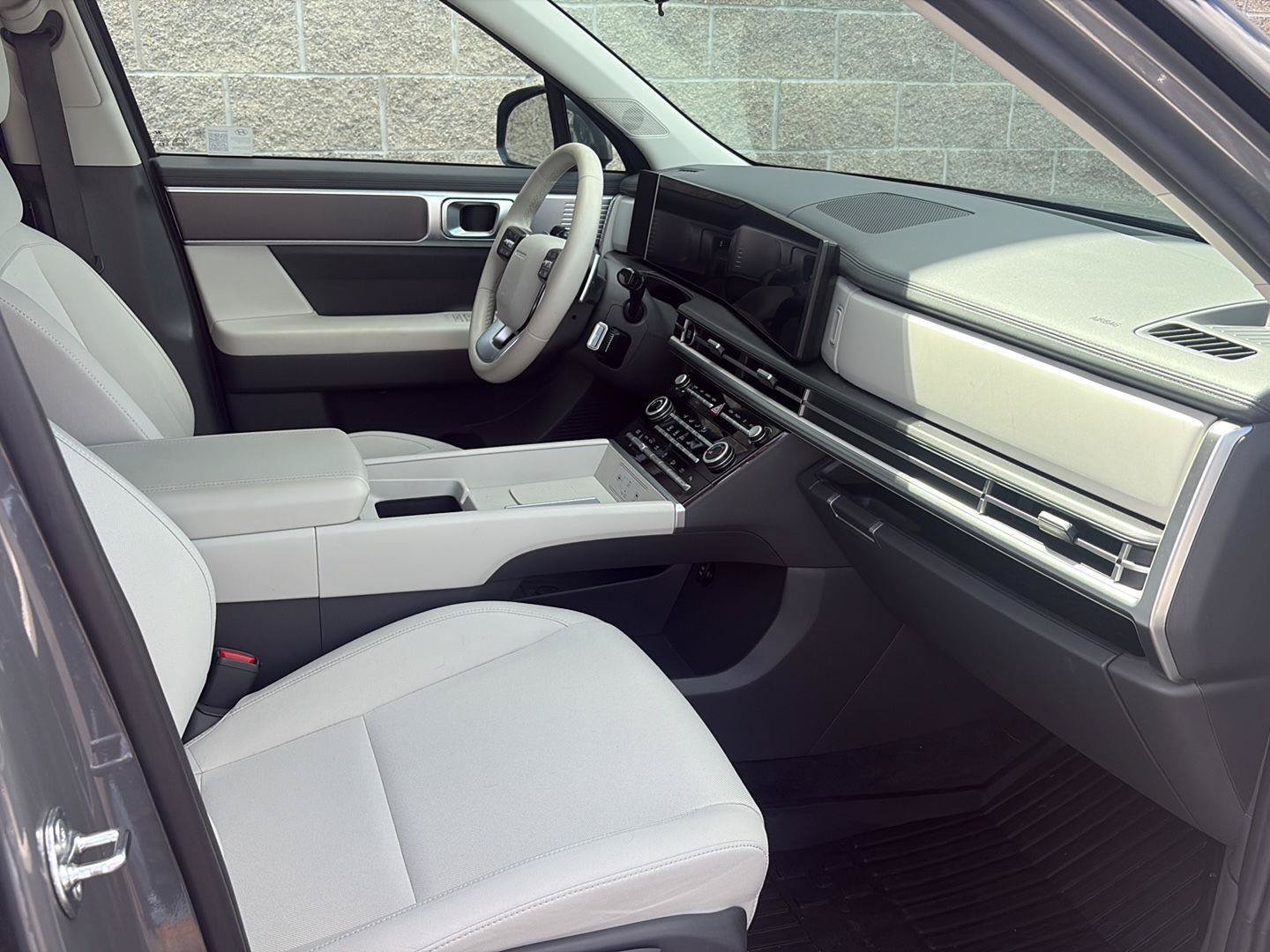 Used 2025 Hyundai Santa Fe SE AWD/4WD image 22