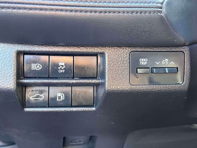 Certified 2022 Toyota Avalon XLE w/ Moonroof Package FWD image 20