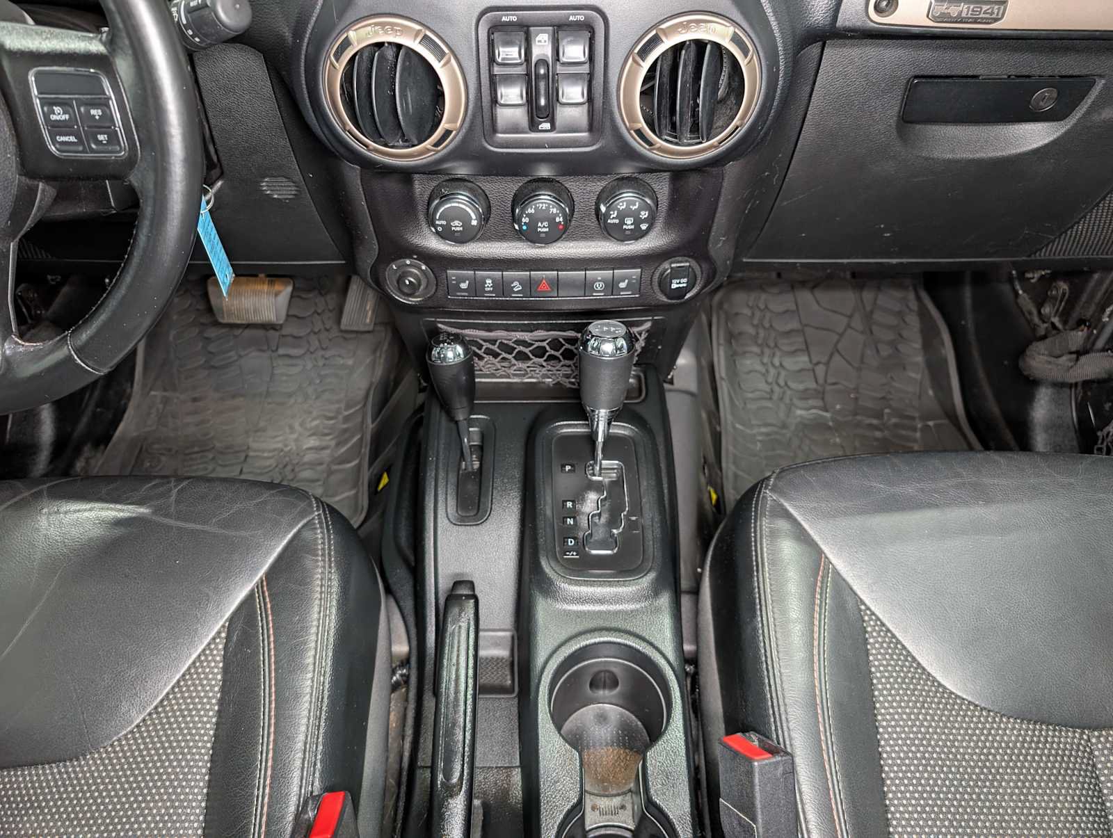 Used 2016 Jeep Wrangler Unlimited Sahara AWD/4WD image 18