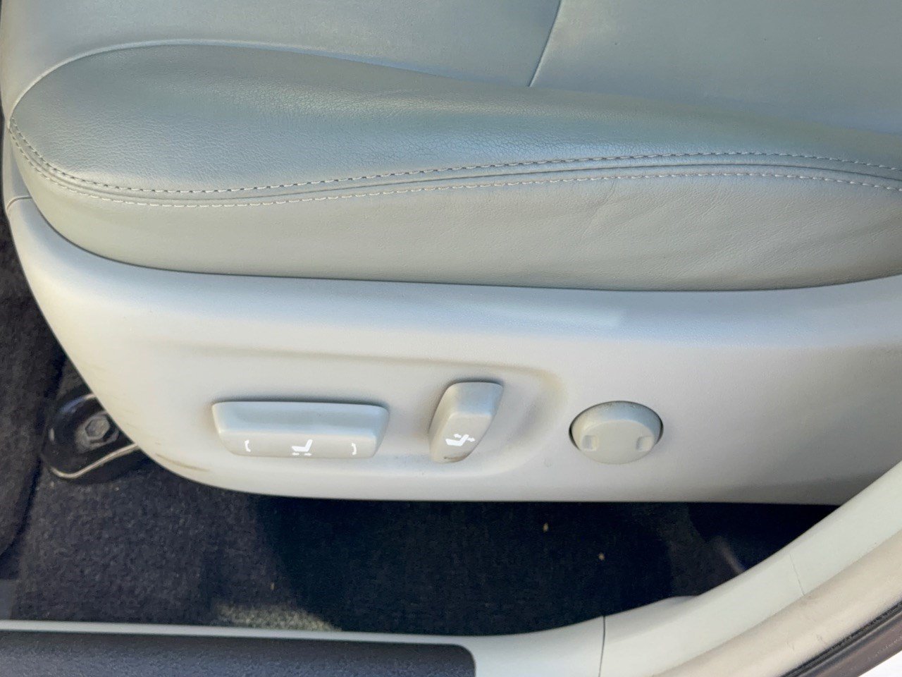 Used 2013 Toyota Prius Four FWD image 16