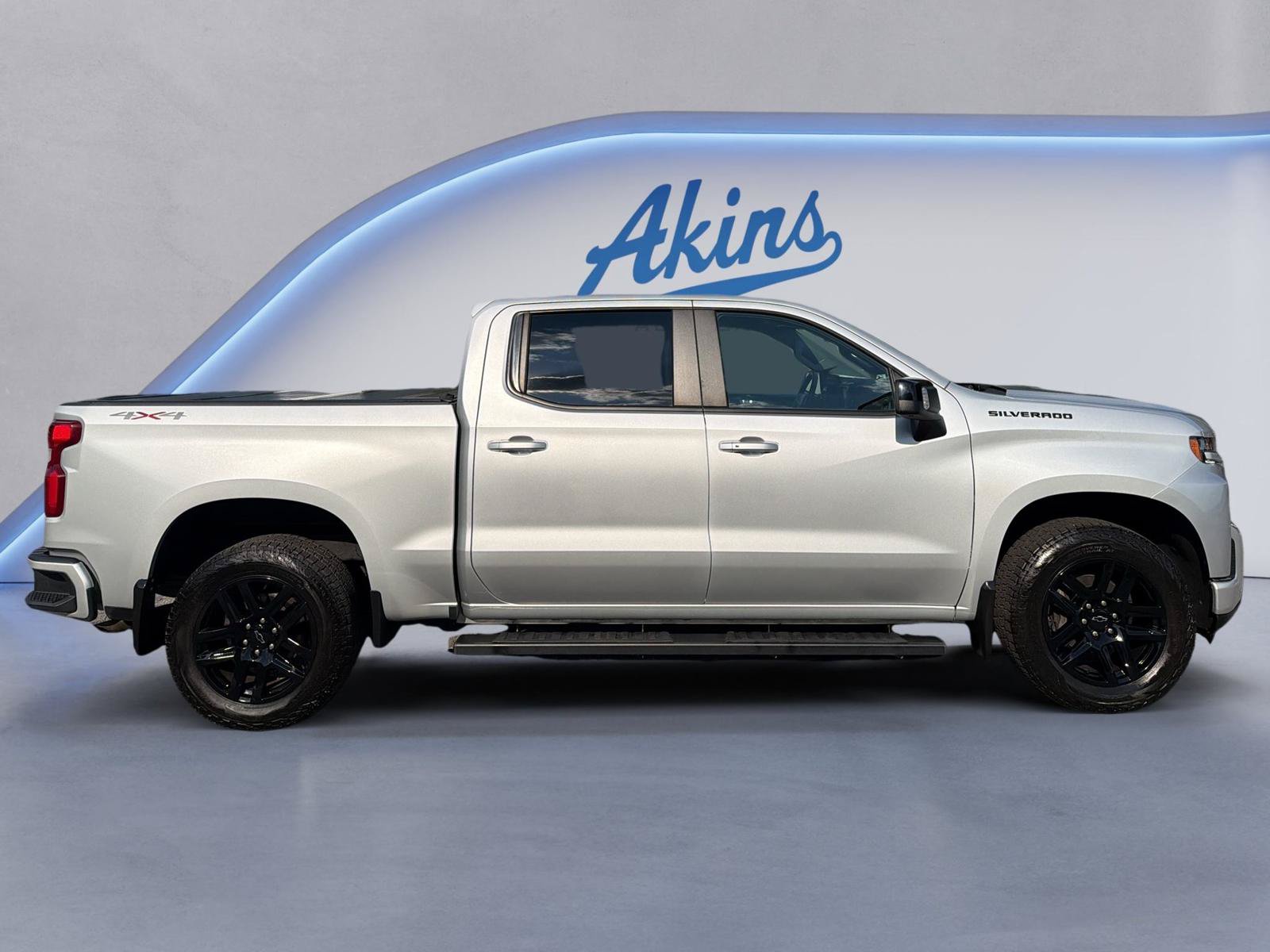 Used 2022 Chevrolet Silverado 1500 RST w/ LPO, Blackout Package AWD/4WD image 9