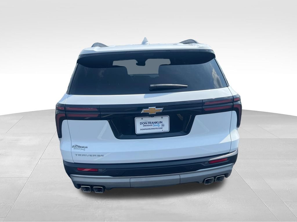 New 2027 Chevrolet Traverse LT w/ Driver Confidence Package FWD image 4