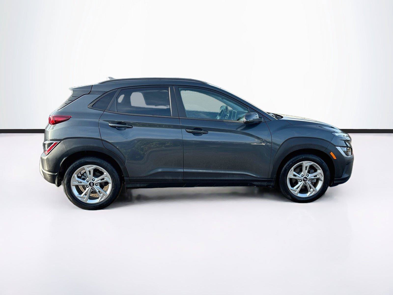 Used 2022 Hyundai Kona SEL w/ Cargo Package FWD image 8