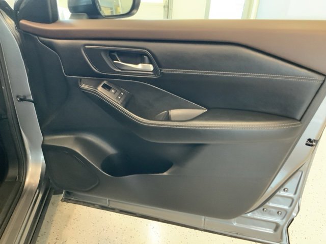 Used 2023 Nissan Rogue SV w/ SV Premium B Package image 39