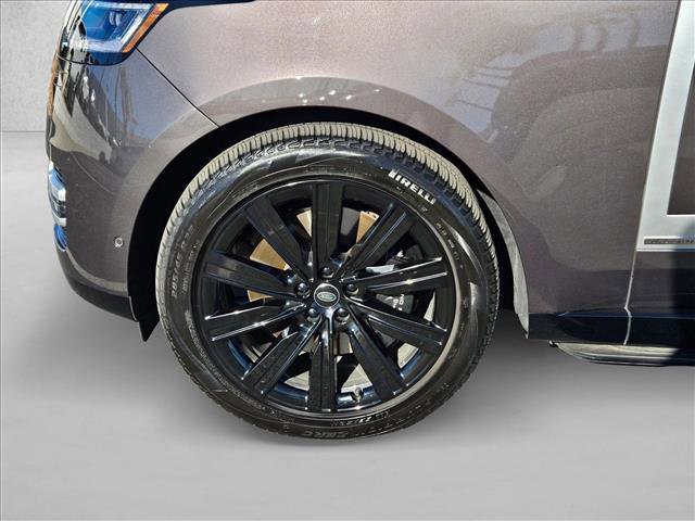 Used 2025 Land Rover Range Rover Long Wheelbase Autobiography image 25