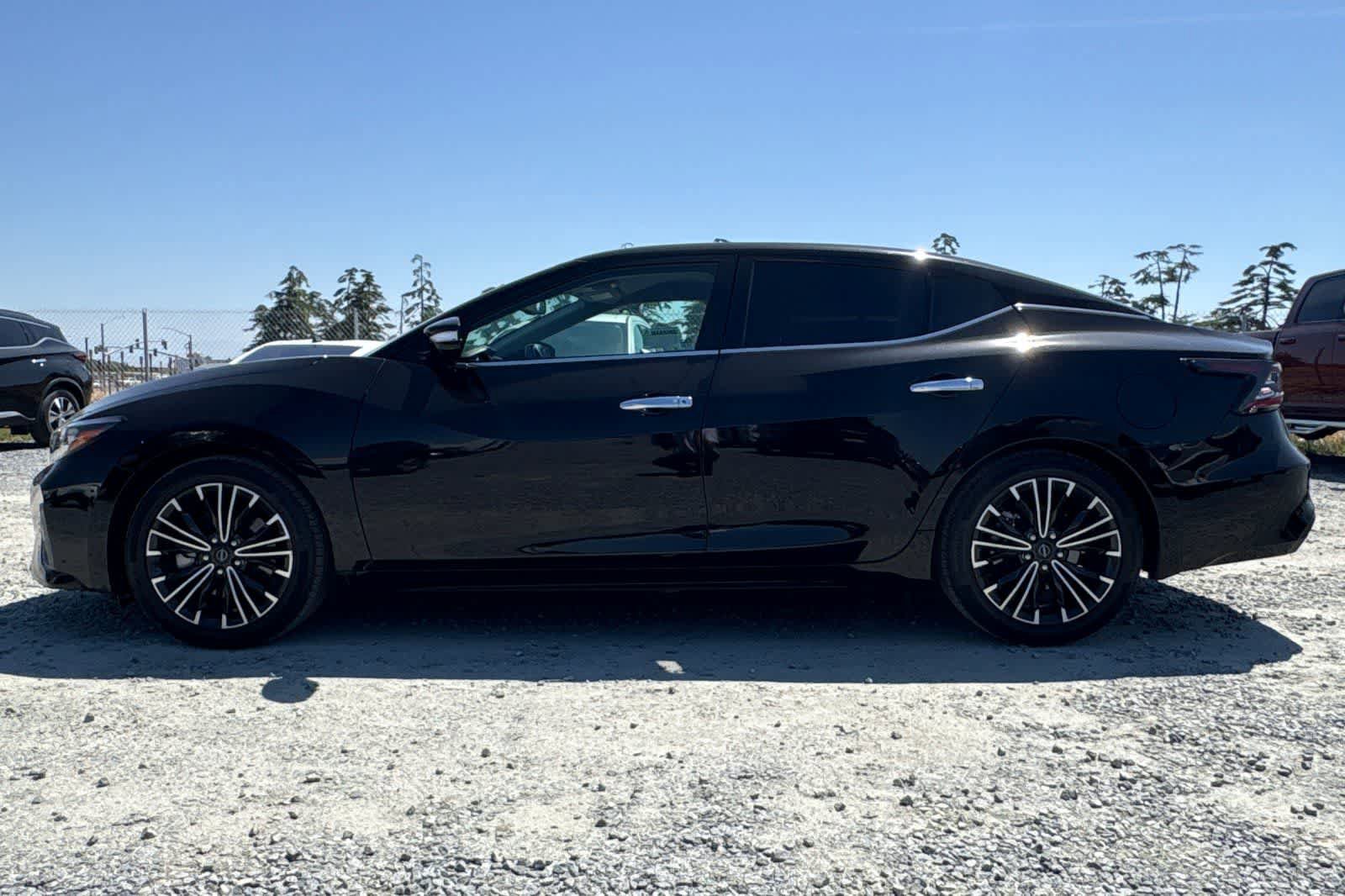 Used 2023 Nissan Maxima SV w/ Floor Mat Group FWD image 6