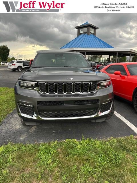Used 2024 Jeep Grand Cherokee L Limited AWD/4WD image 1