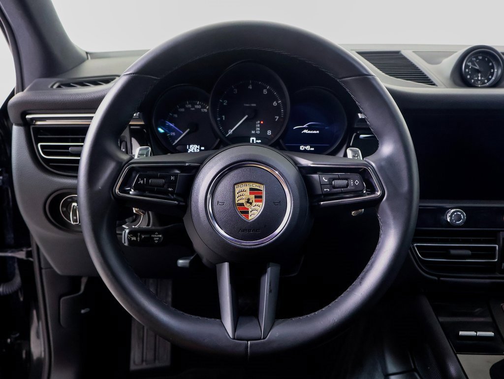 Used 2025 Porsche Macan image 9
