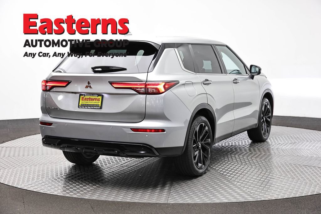 Used 2022 Mitsubishi Outlander SE image 5