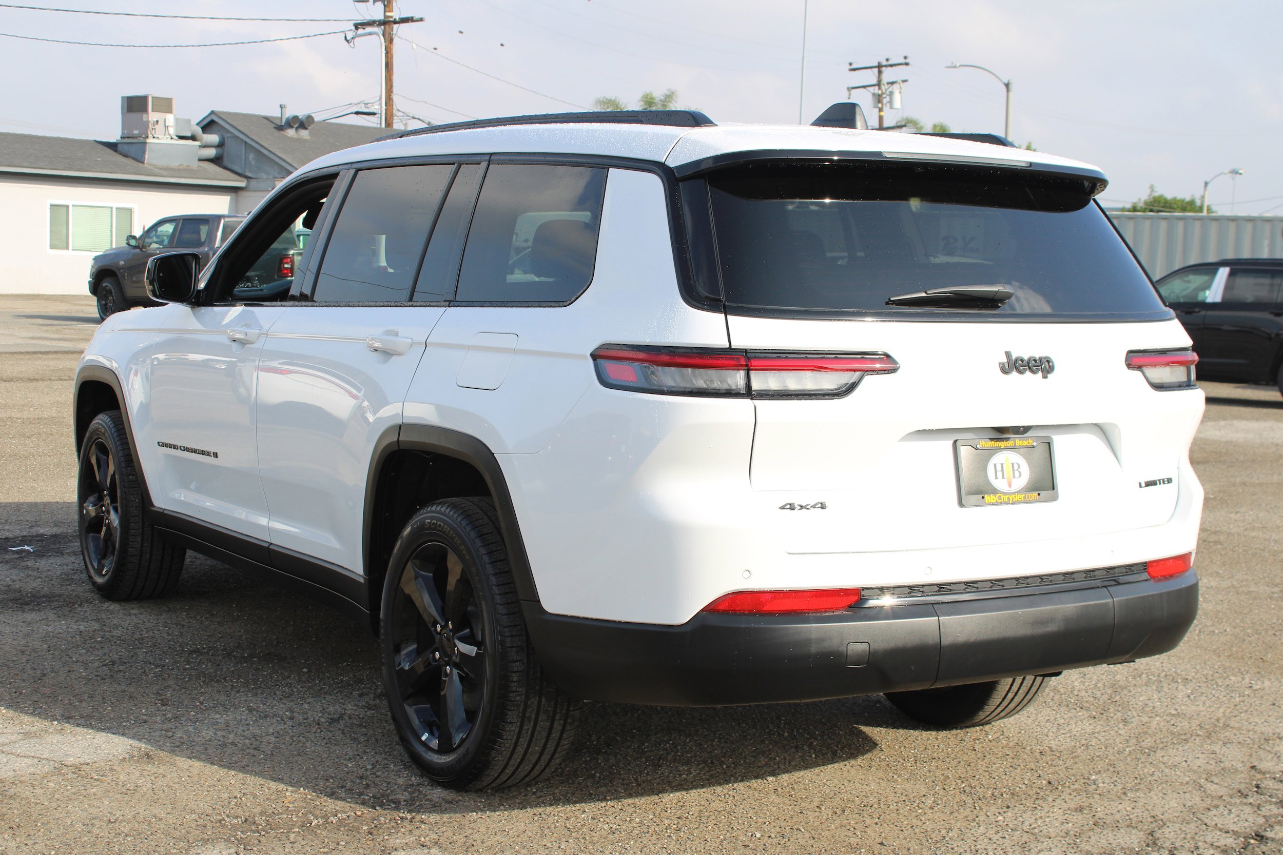 New 2025 Jeep Grand Cherokee L Limited w/ Black Appearance Package AWD/4WD image 3