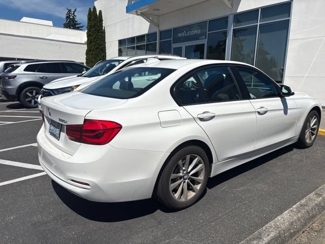 Used 2016 BMW 320i xDrive Sedan AWD/4WD image 4