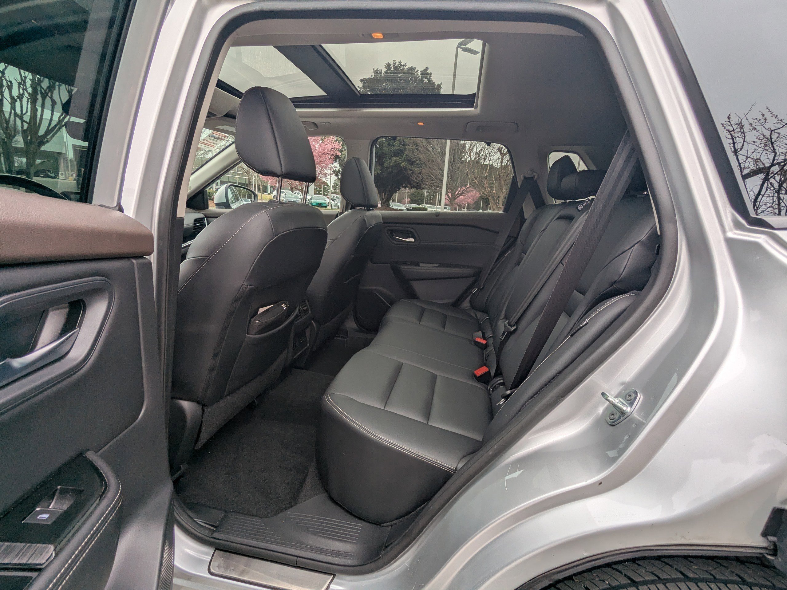 Used 2022 Nissan Rogue SL w/ SL Premium Package image 11