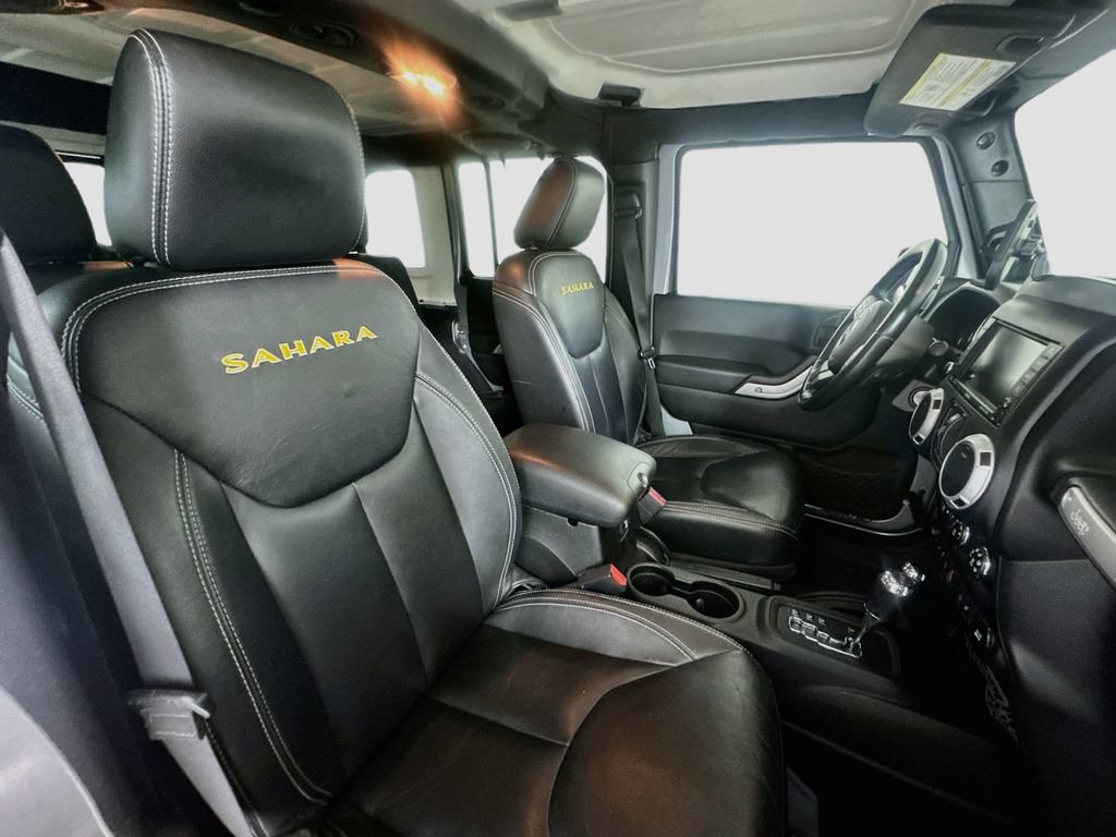 Used 2014 Jeep Wrangler Unlimited Sahara w/ Connectivity Group AWD/4WD image 25