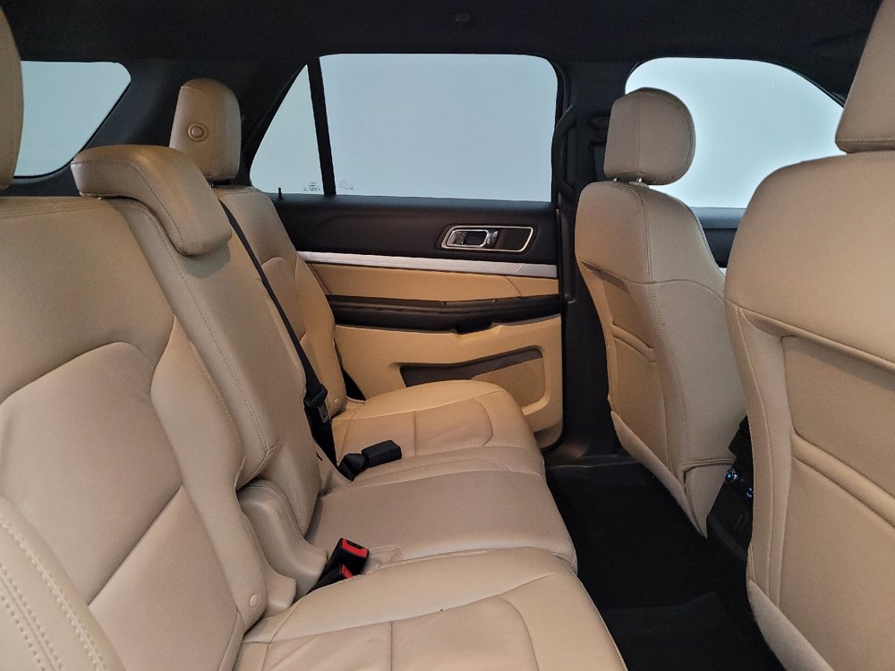 Used 2017 Ford Explorer XLT w/ Equipment Group 202A image 19