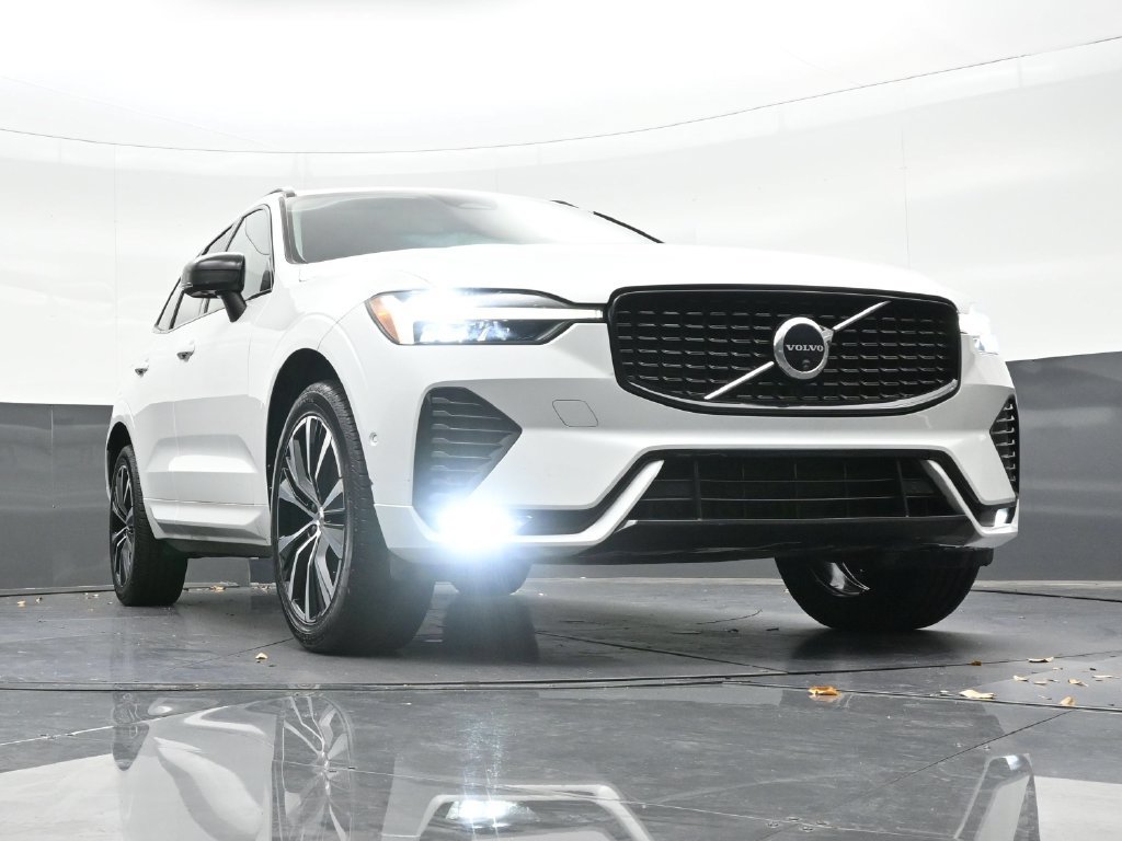 Certified 2024 Volvo XC60 B5 Plus AWD/4WD image 24